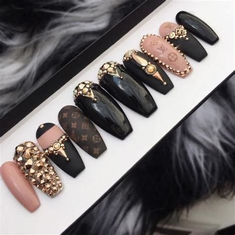 faux ongles louis vuitton